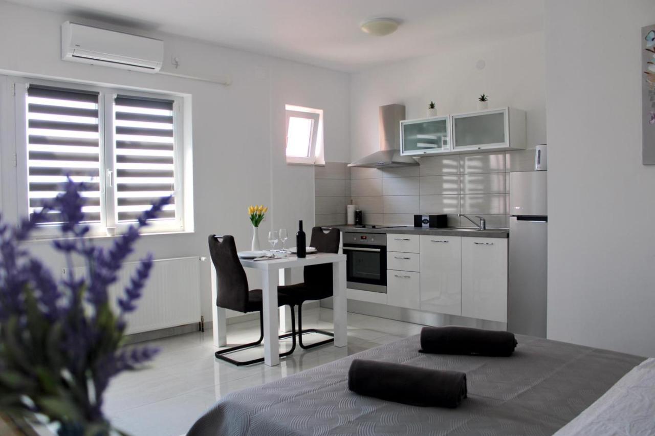 Apartmani Toni Drnis Bagian luar foto