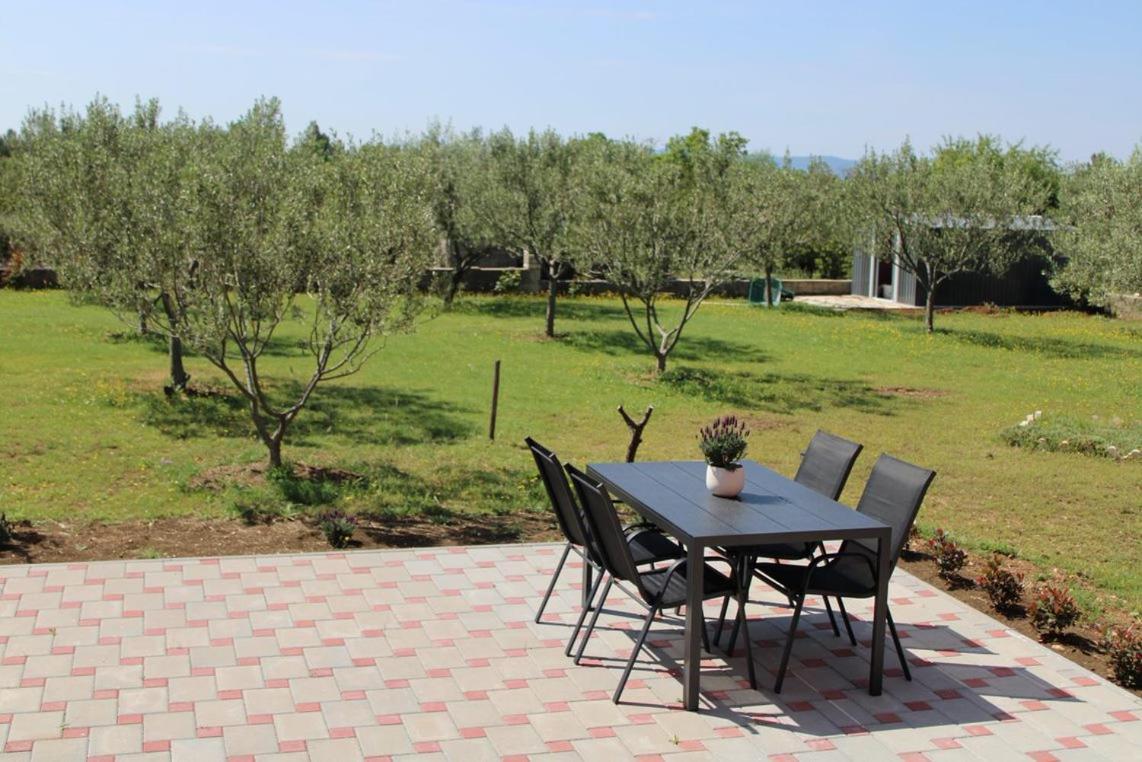 Apartmani Toni Drnis Bagian luar foto