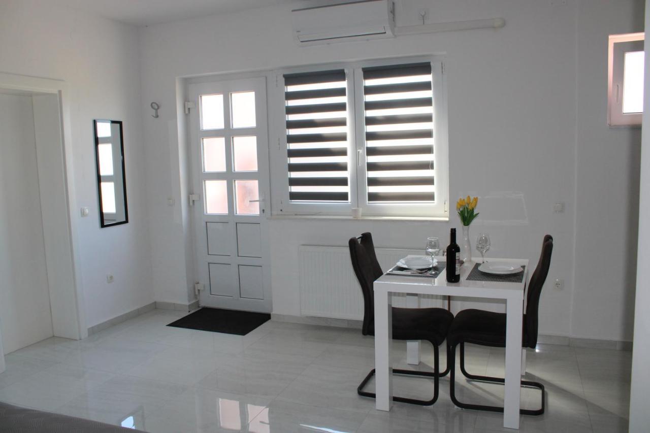 Apartmani Toni Drnis Bagian luar foto